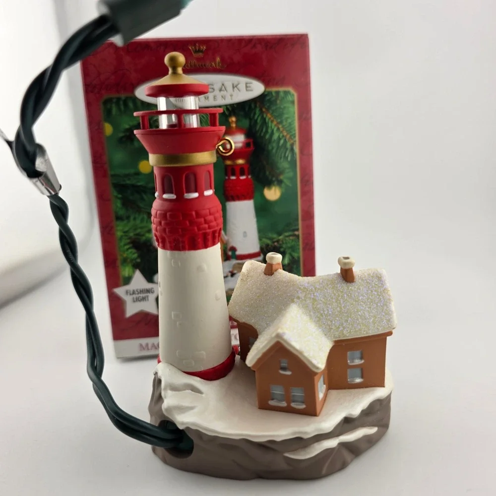 Hallmark Keepsake Lighthouse Greetings 2000 Magic Light Ornament‎ Tested